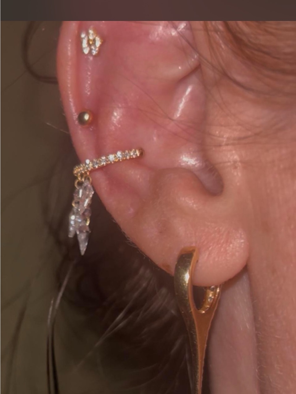 18k  solid yellow gold ear cuff with dangling diamonds - Picture 7 of 7